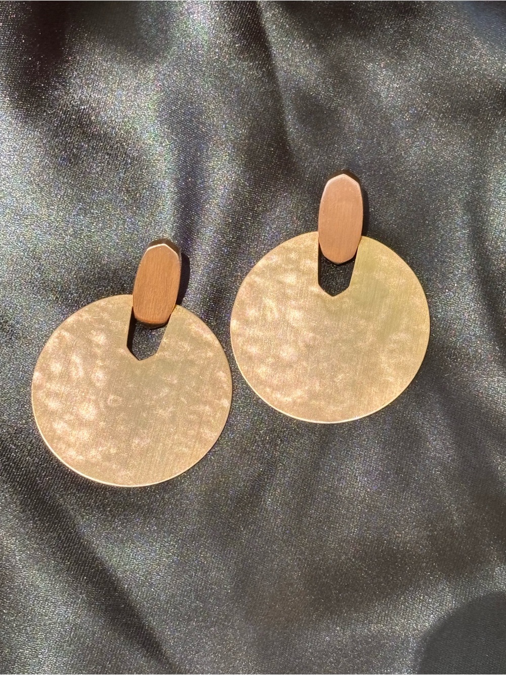 Kendra Scott Hammered Rose Gold Disc Drop Earrings | Geometric Statement Posts - Picture 3 of 3